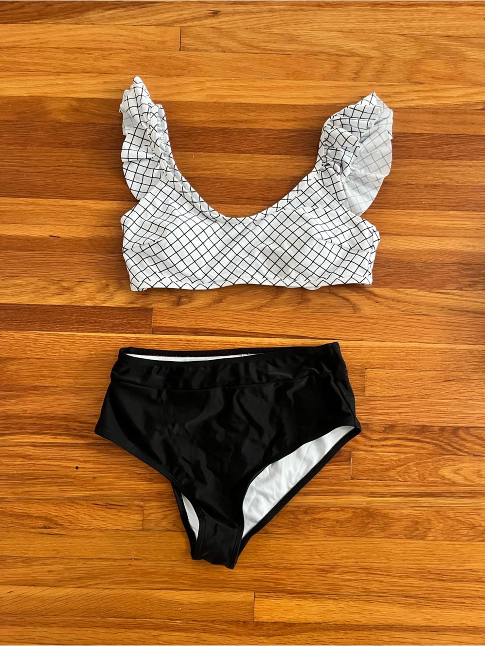 CUPSHE two piece high-waisted swimsuit. Size Medium. NWT.